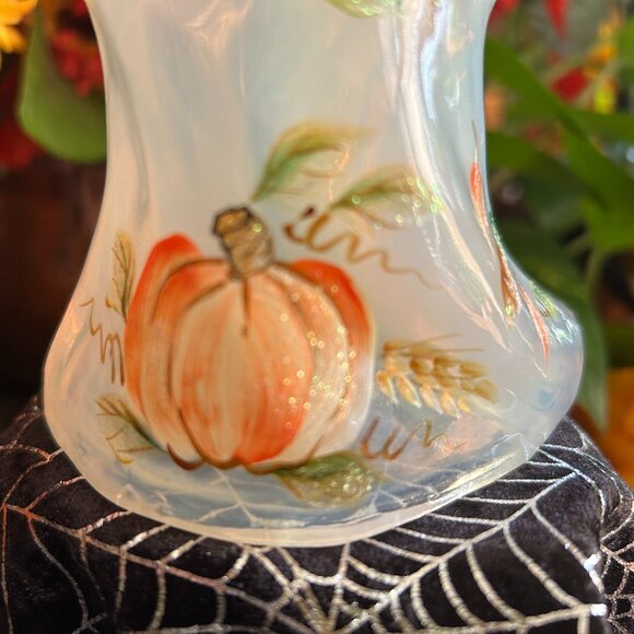 MINT 2005 Fenton Art Glass Halloween Ghost, Signed by J. Cutshaw - Picture 8 of 13